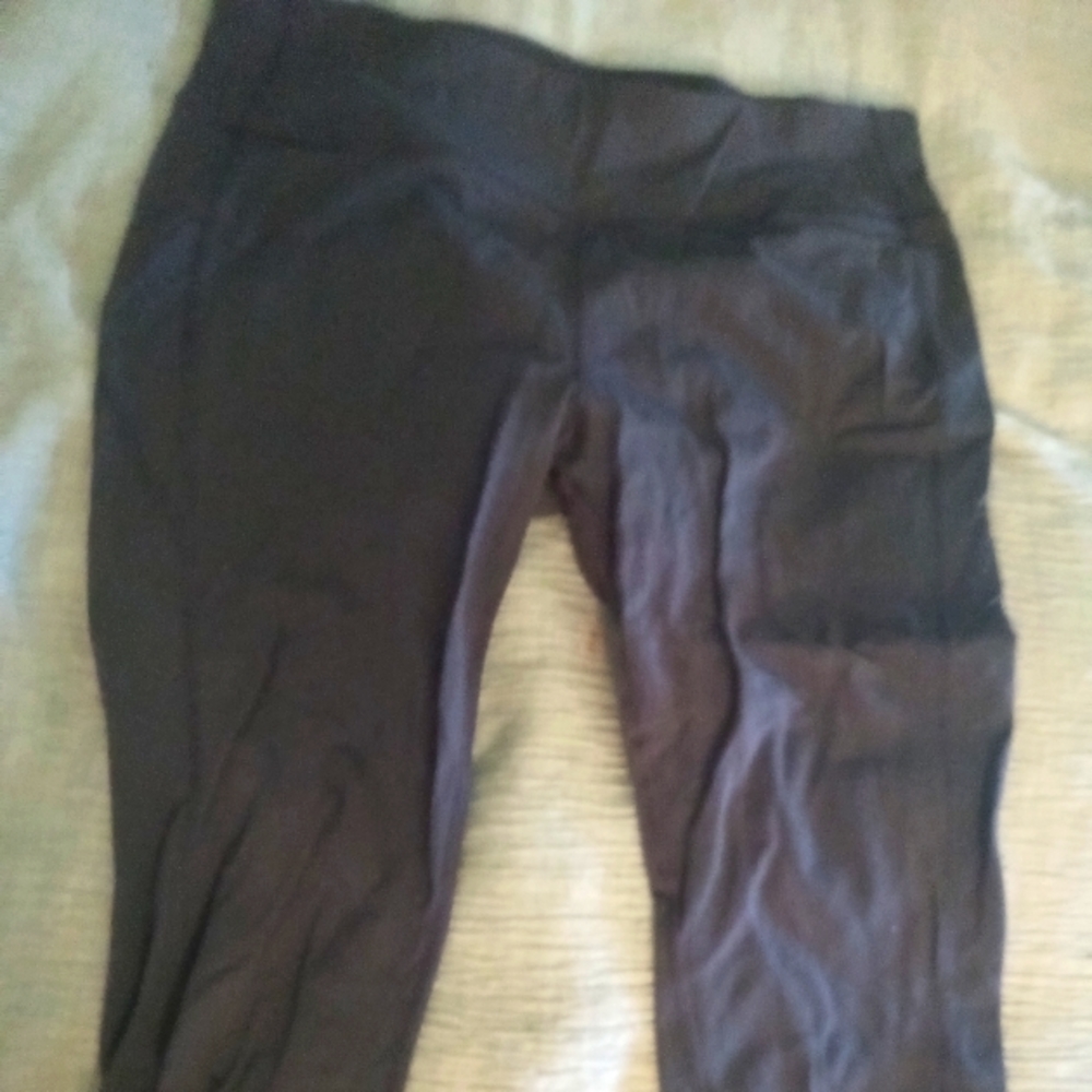 Danskin cropped yoga pants with pocket in back, m